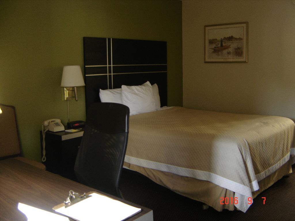Days Inn Oil City Conference Center מראה חיצוני תמונה