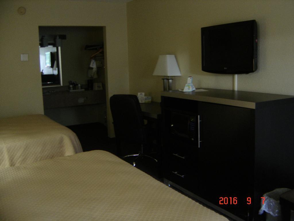 Days Inn Oil City Conference Center מראה חיצוני תמונה